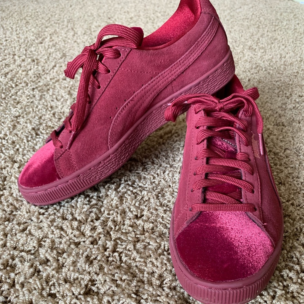 dark red/maroon puma’s
